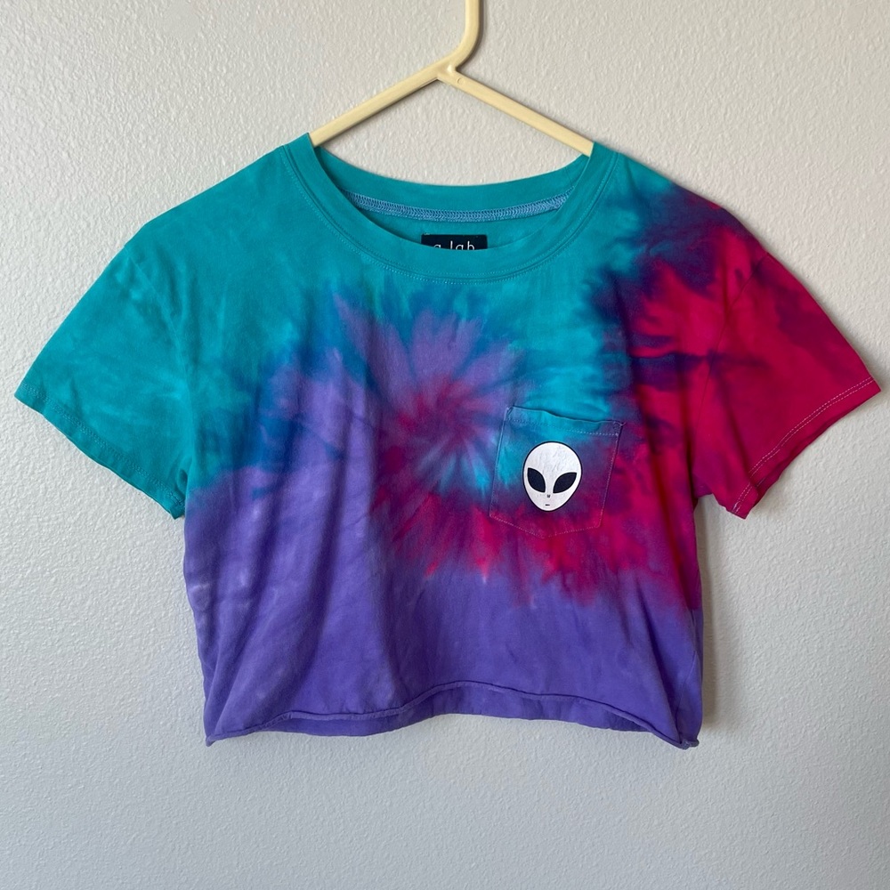Tie Dye Alien Crop Top With Pocket